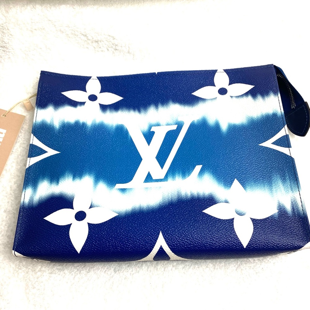 LV Blue Escale limited edition toiletry bag - Picture 7 of 15
